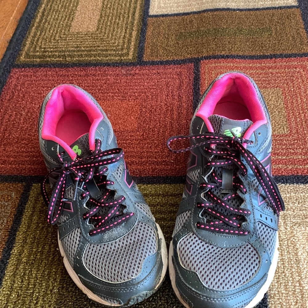 New Balance , tennis shoes, gray with pink trim - Picture 4 of 4
